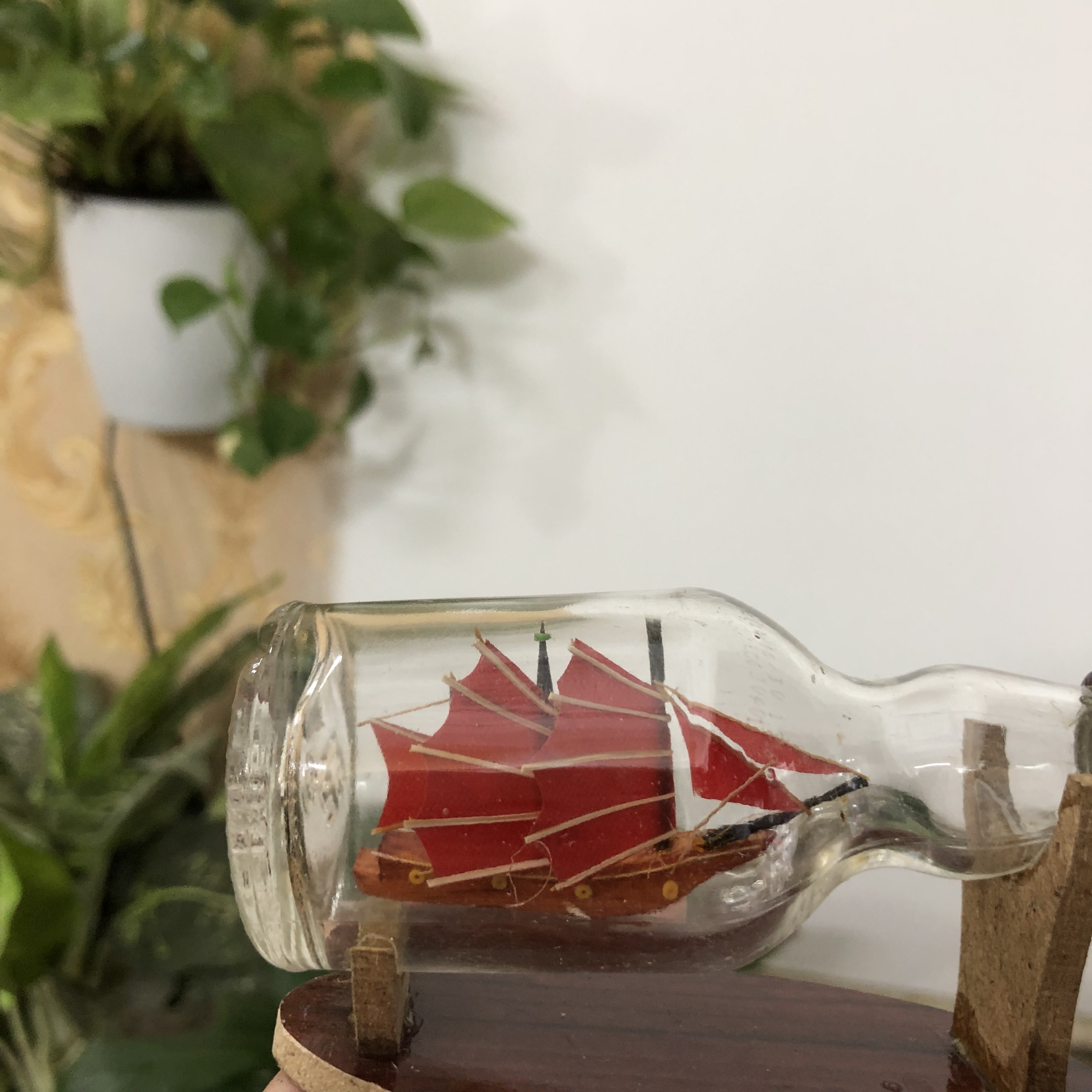 Mô hình thuyền gỗ trong chai thủy tinh nhỏ N2