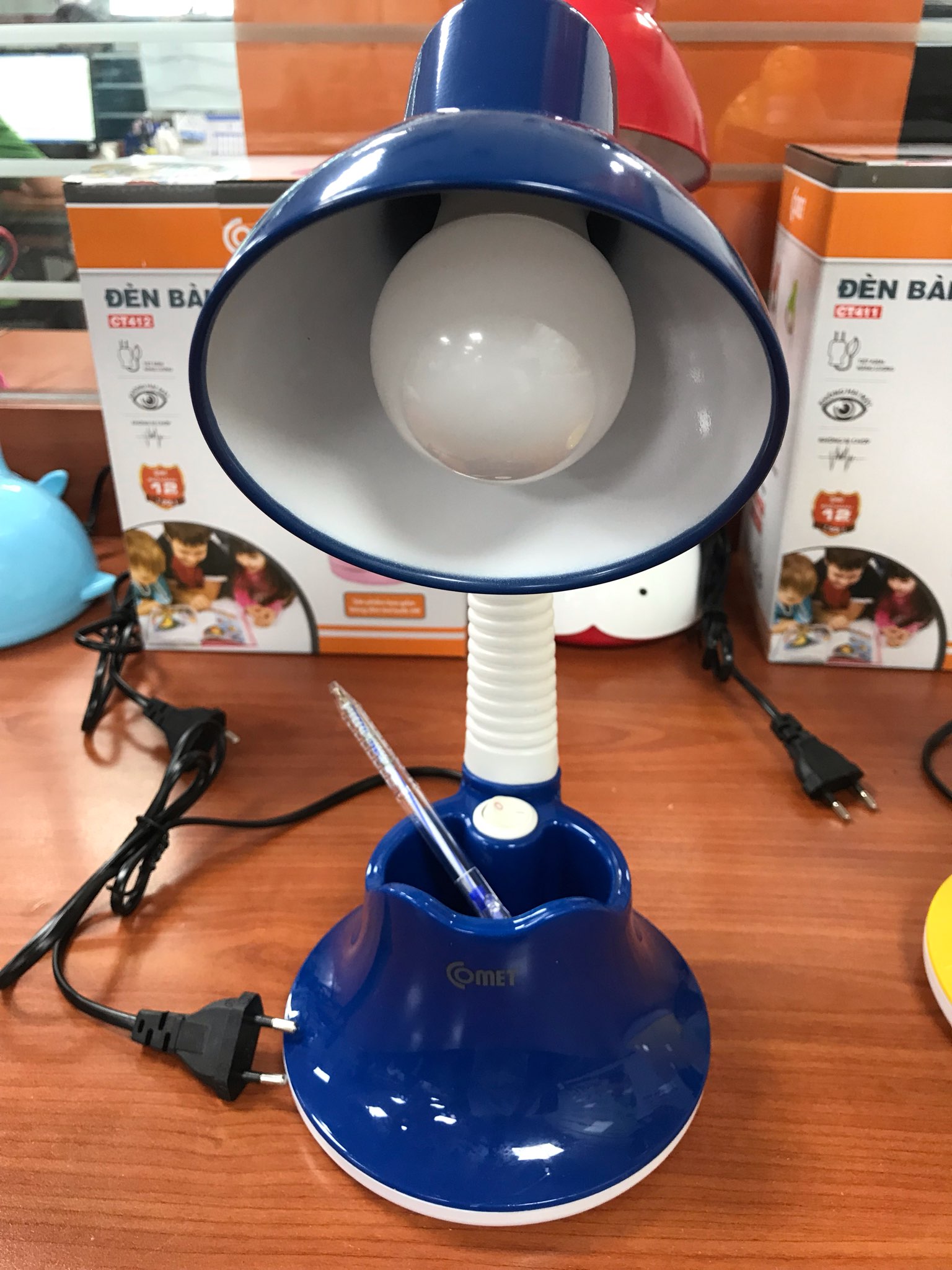 Đèn Bàn Học Sinh Comet CT413