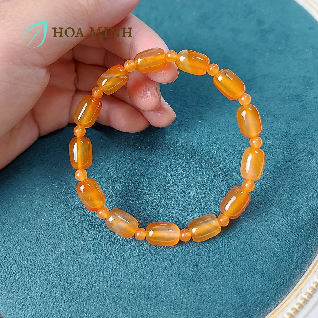 Vòng tay phong thủy đá Mã Não cam dạng lu thống tròn bầu dục, xen kẽ viên tròn mã não