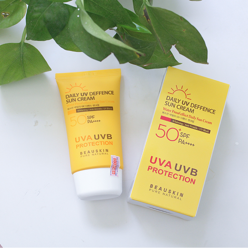 Kem chống nắng kiềm dầu nâng tông da Beauskin Daily Defence Sun Cream 50ml