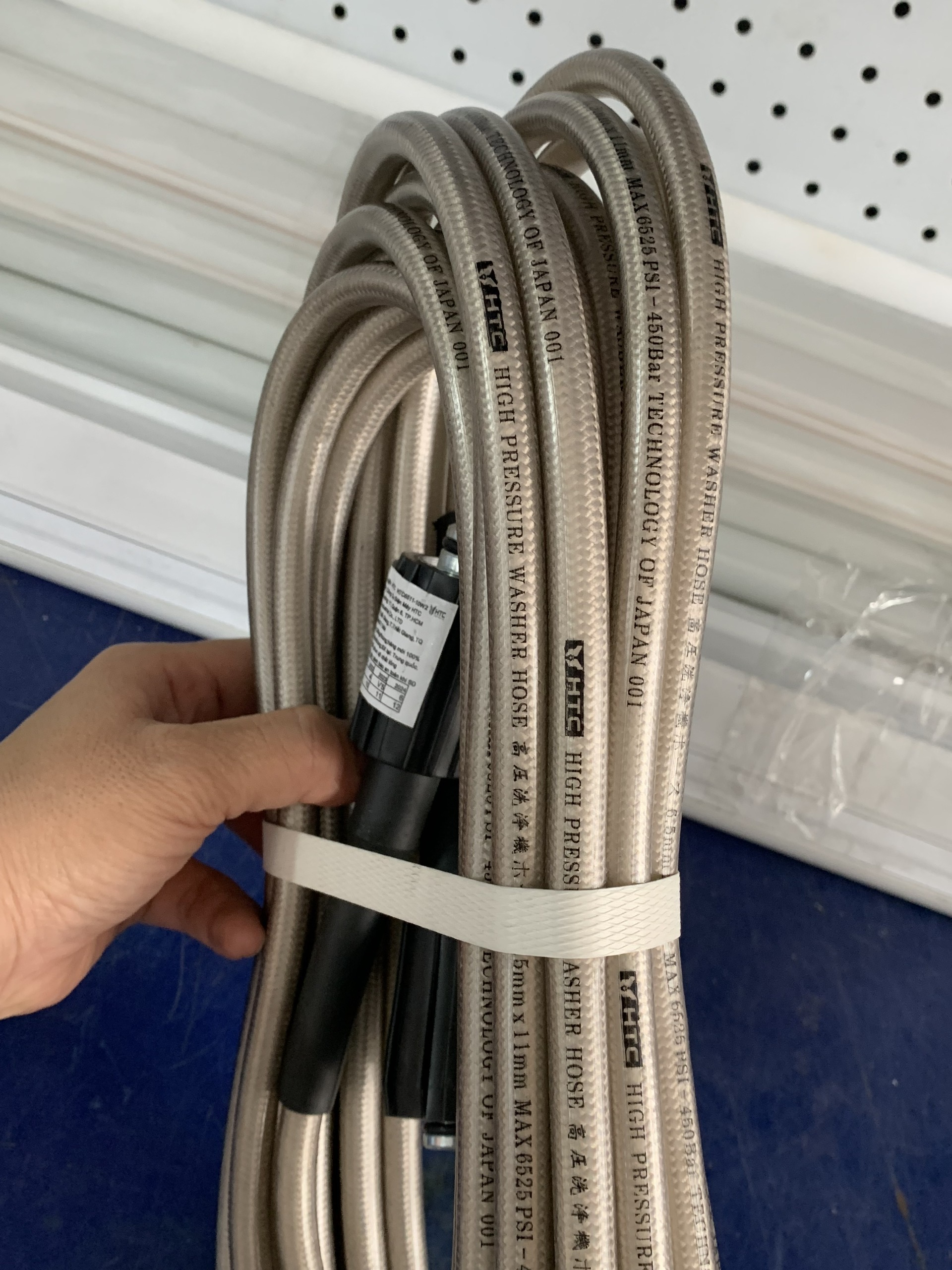 Dây xịt rửa xe HIỆU HTC LOẠI 30M, HTC6511-30W2 từ nhựa PVC-PU áp lực cao 420 bar, ĐK 6.5*11mm, đầu nối ren 1.5x22mm