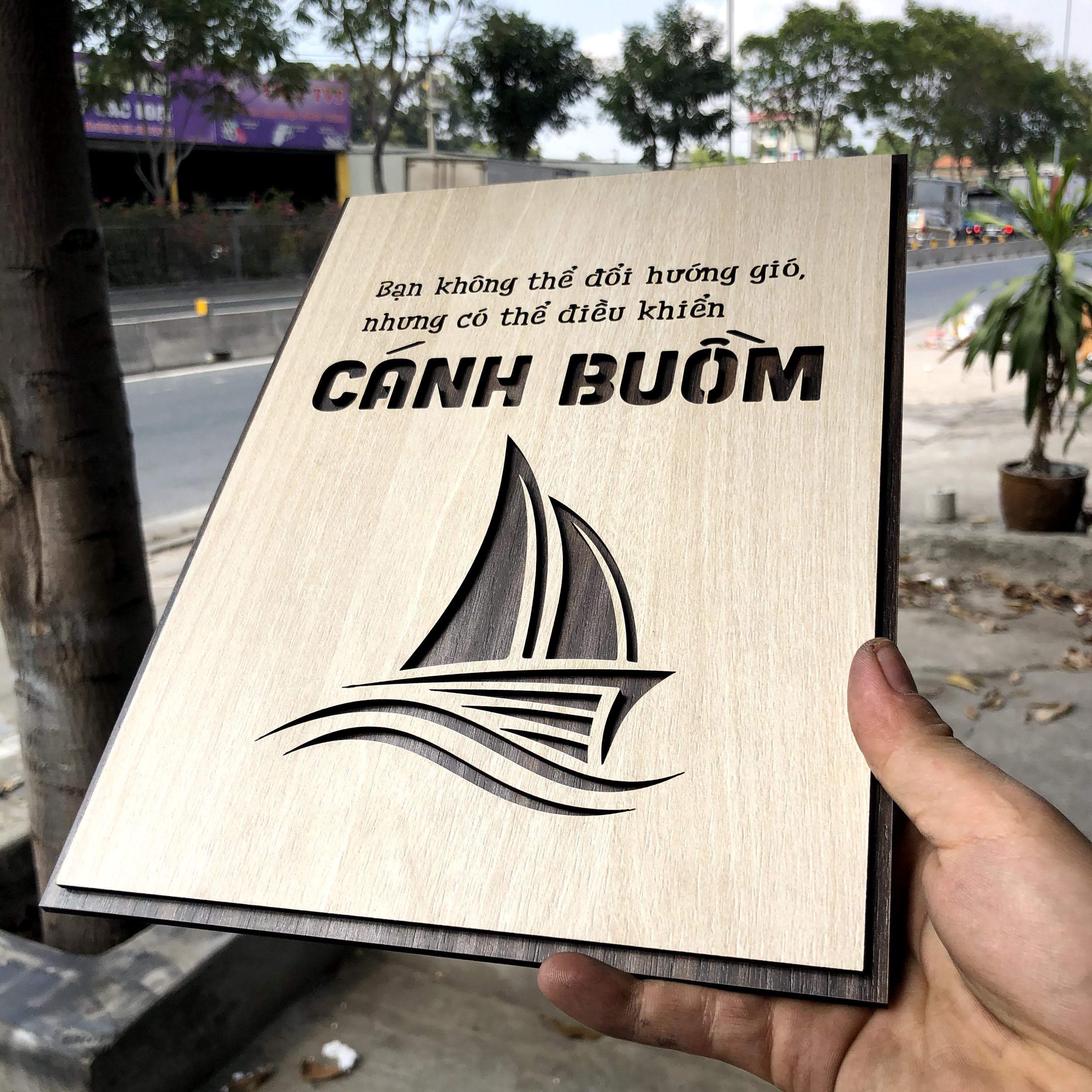 Tranh slogan câu nói hay truyền động lực sống tích cực TBIG032 "Bạn không thể đổi hướng gió, nhưng có thể điều khiển cánh buồm"