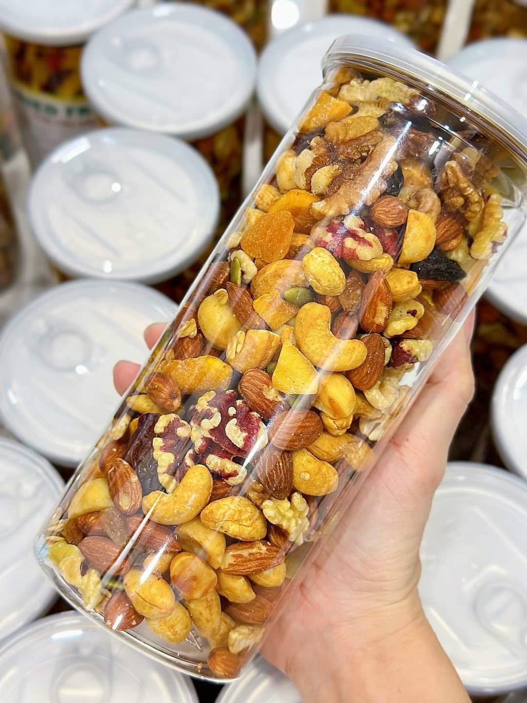 Ngũ cốc hạt granola VIP cùng trái cây sấy, không yến mạch hộp 500gr