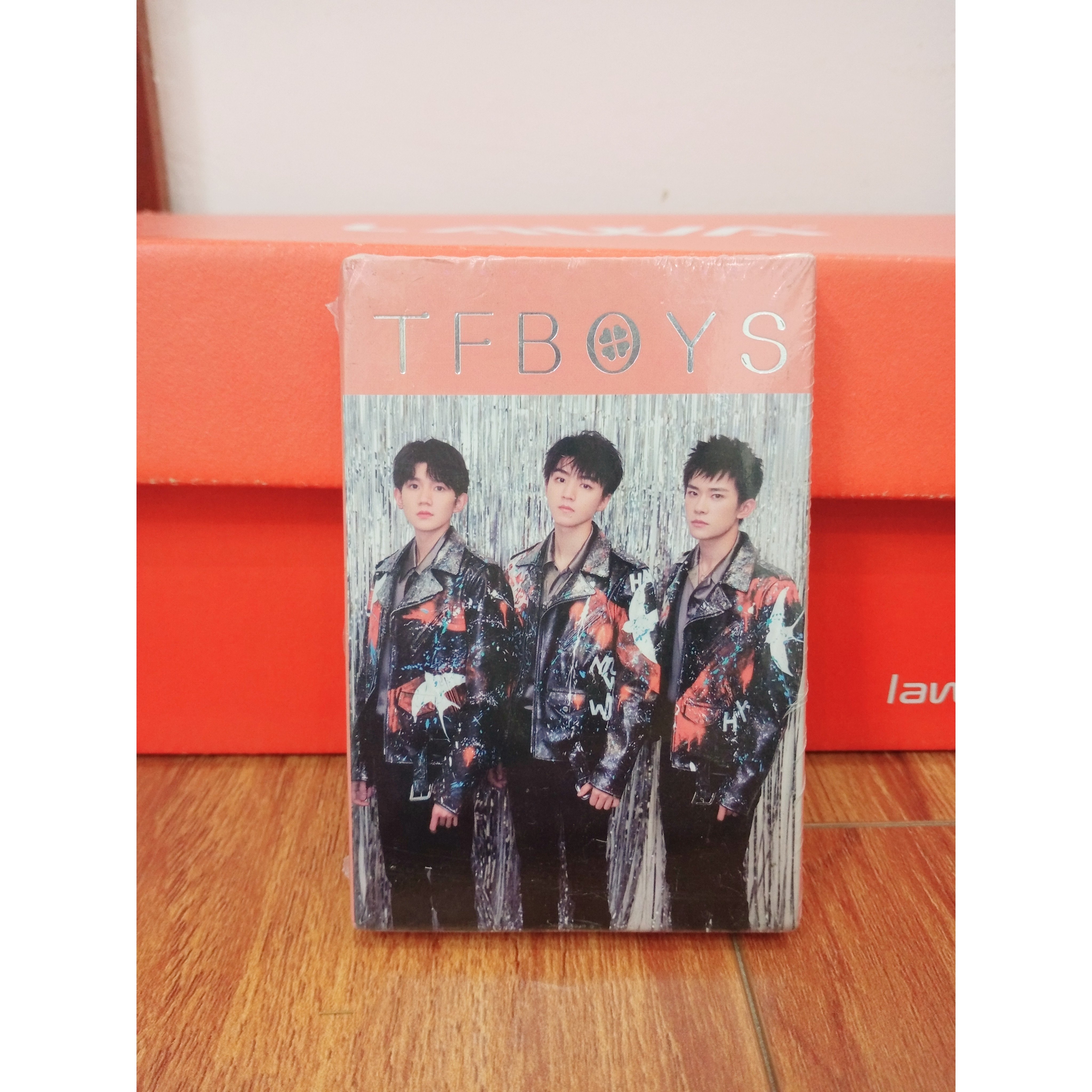 Fancard TFBoys phong cách thời trang dành tặng fan