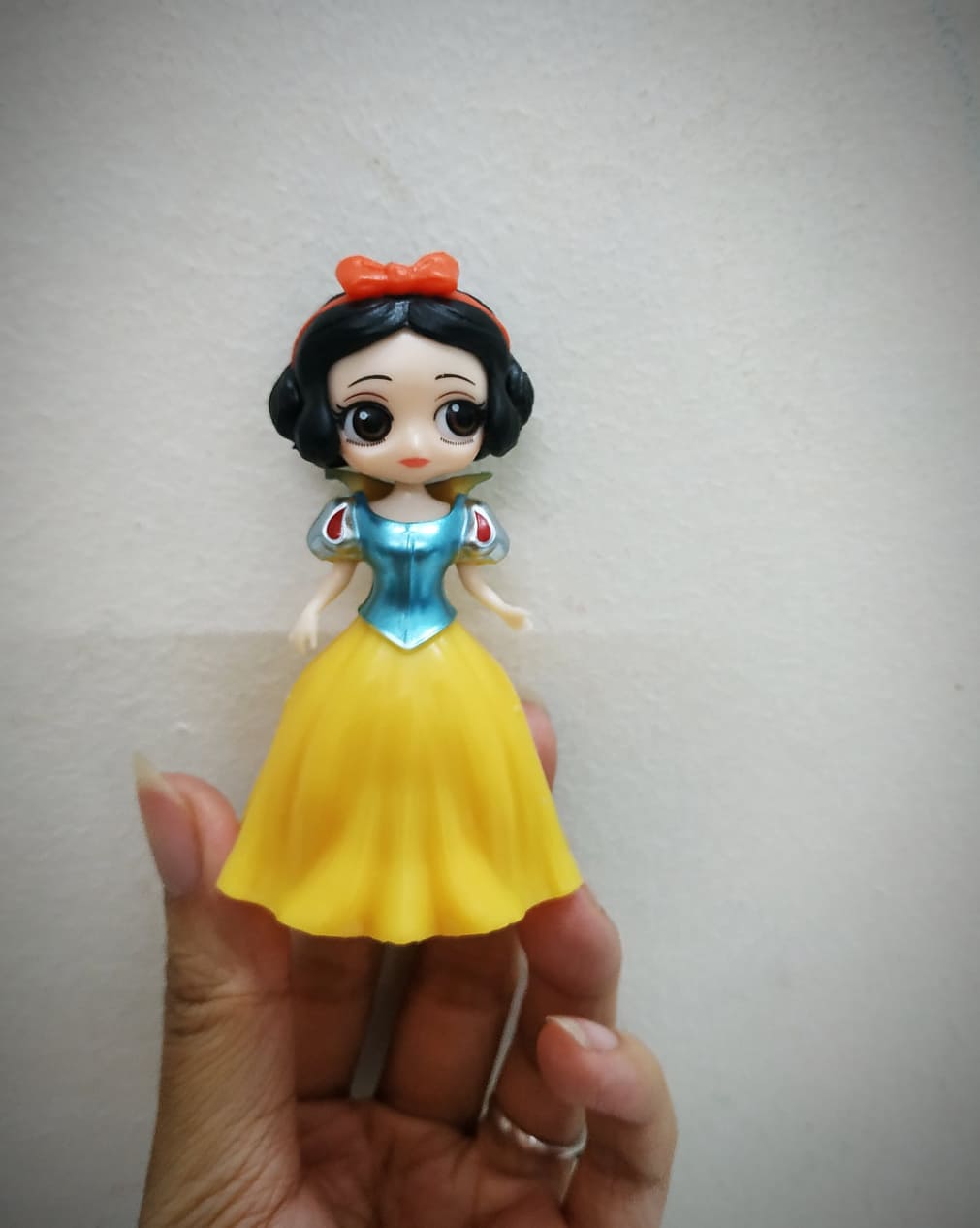 Đồ chơi búp bê thay váy: Set 1 búp bê công chúa Disney cổ tích kèm 3 váy dạ hội thời trang thay đổi