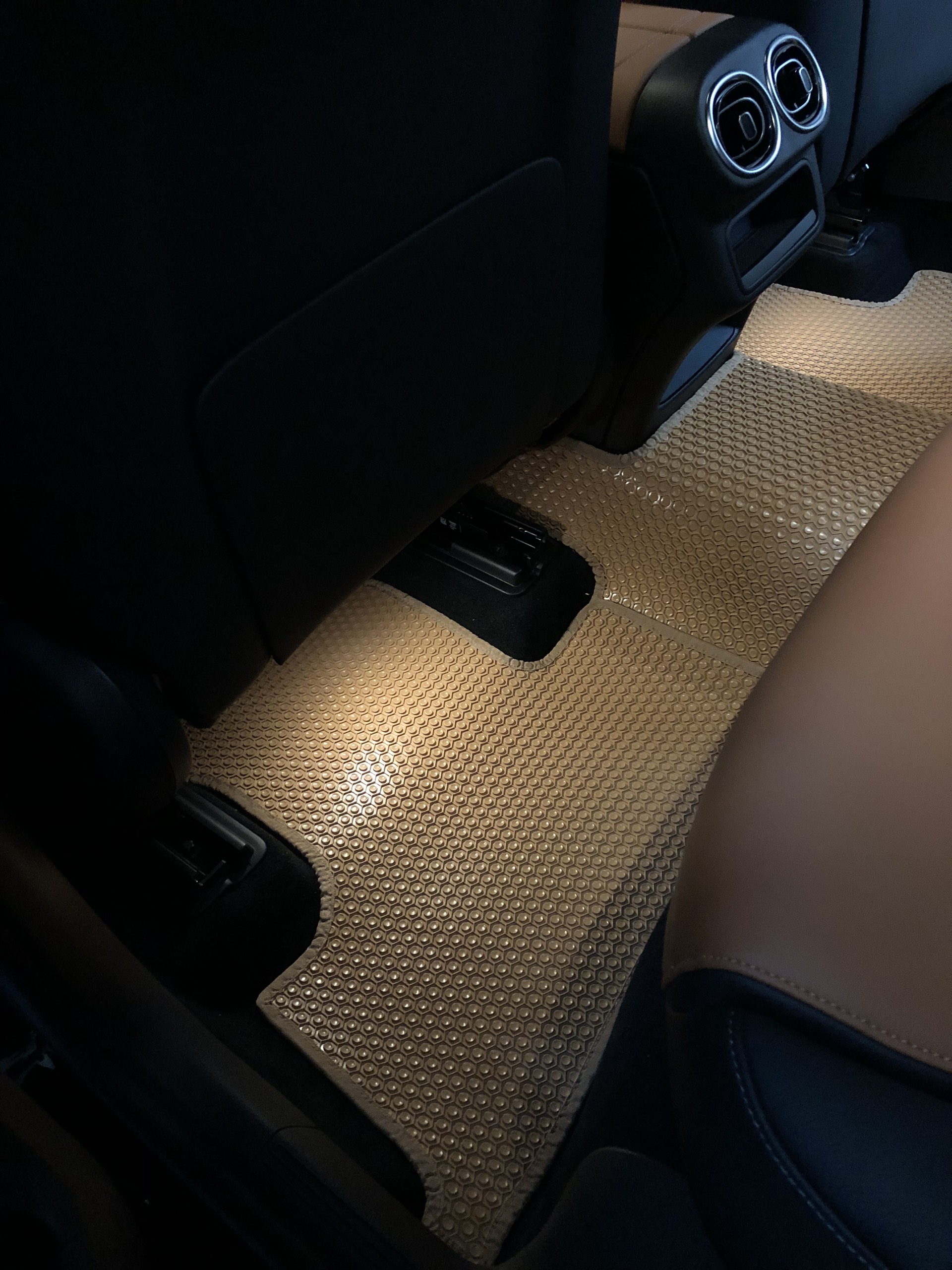 Thảm lót sàn KATA cho xe Mercedes GLC 2023 - Hàng chính hãng không mùi, không ẩm mốc, dễ vệ sinh