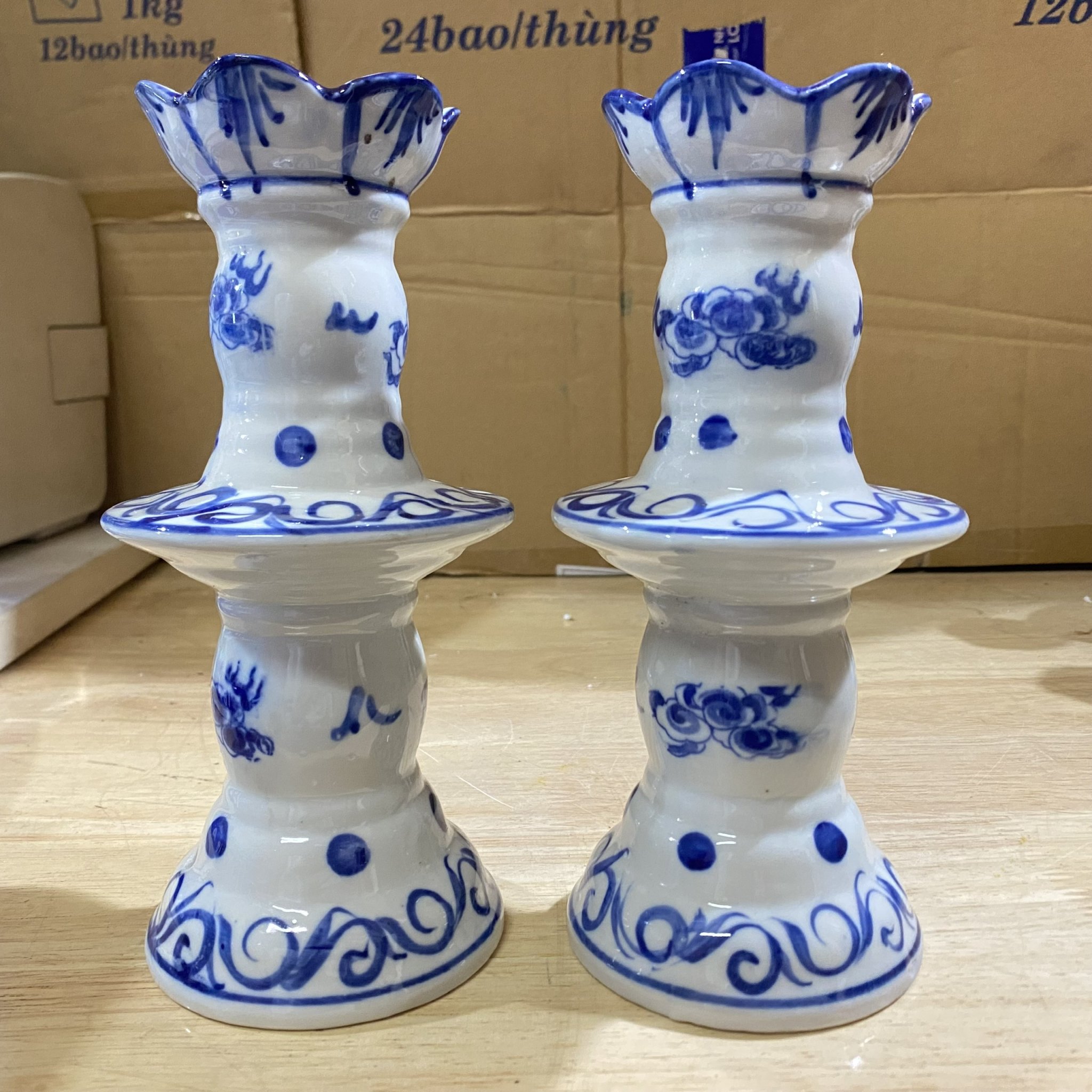 Cặp chân đèn sứ Bát Tràng 2 cỡ: Cao 21cm và 17cm