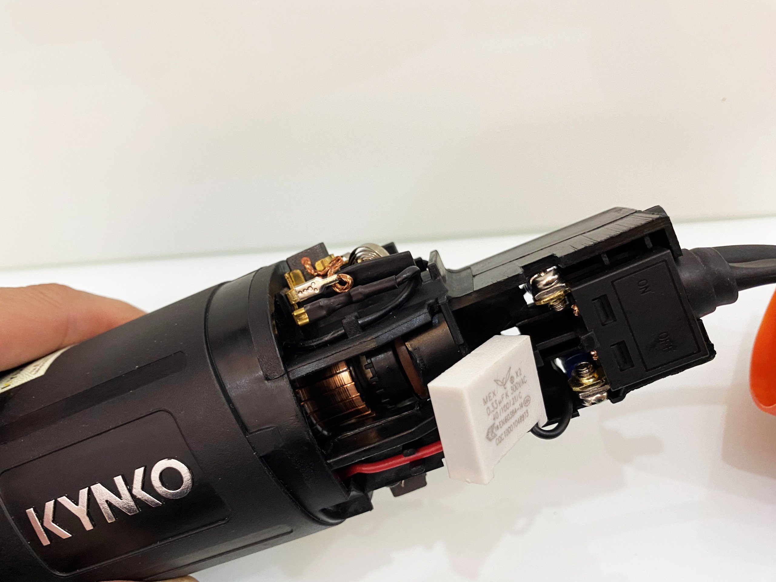 (TẶNG ĐÁ MÀI) Máy mài góc 1 tấc mài góc 100mm Kynko KD57 chính hãng (6571A)