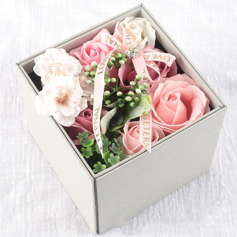Quà tặng 8 tháng 3 quốc tế phụ nữ , hộp quà hoa hồng sang trọng tặng kèm son