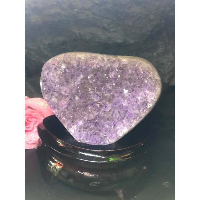Miếng Đá Thạch Anh Tím Trái Tim Nhỏ đế gỗ Tự Nhiên Kt Cao 12cm N11cm S9cm Anh Chị Đặt Bàn Làm Việc Bàn Thờ Thần Tài May Mắn Thu Hút Tài Lộc ạ
