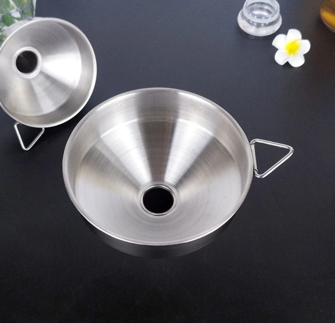 Phễu Inox rót chất lỏng chuyên dùng cho nhà bếp có móc cầm tay tiện lợi đường kính 8cm / 10cm