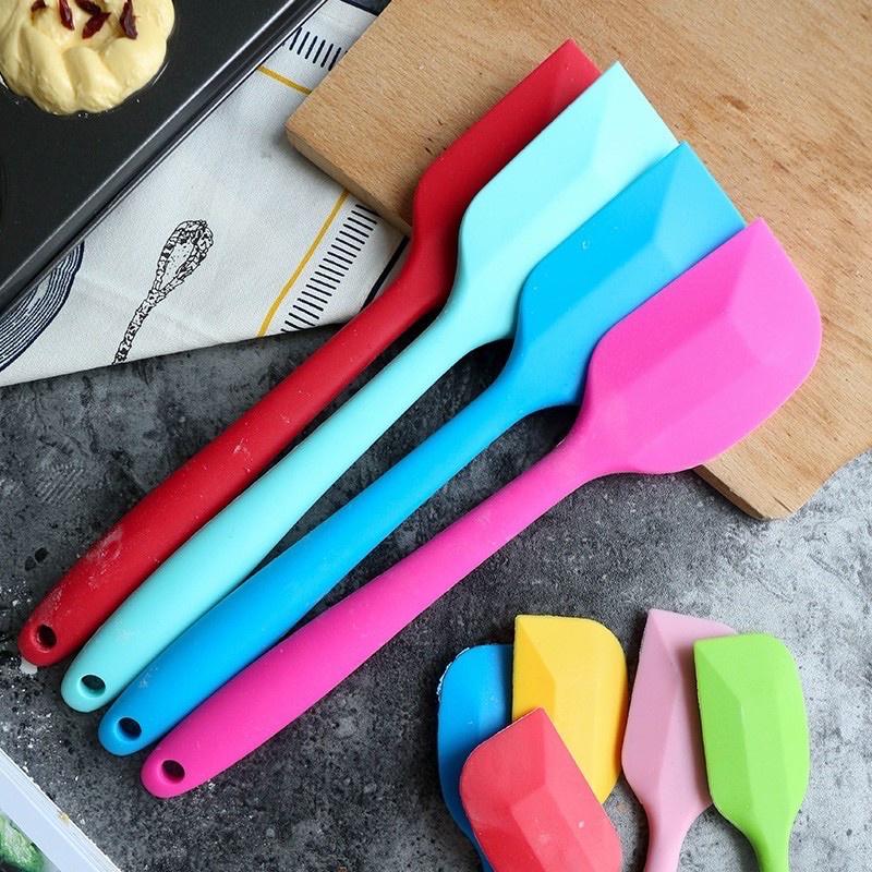 Dụng cụ làm bánh: Spatula phới trộn bột, phới dẹt silicon , chịu nhiệt, đúc liền dùng để đánh bột, vét, vét kem