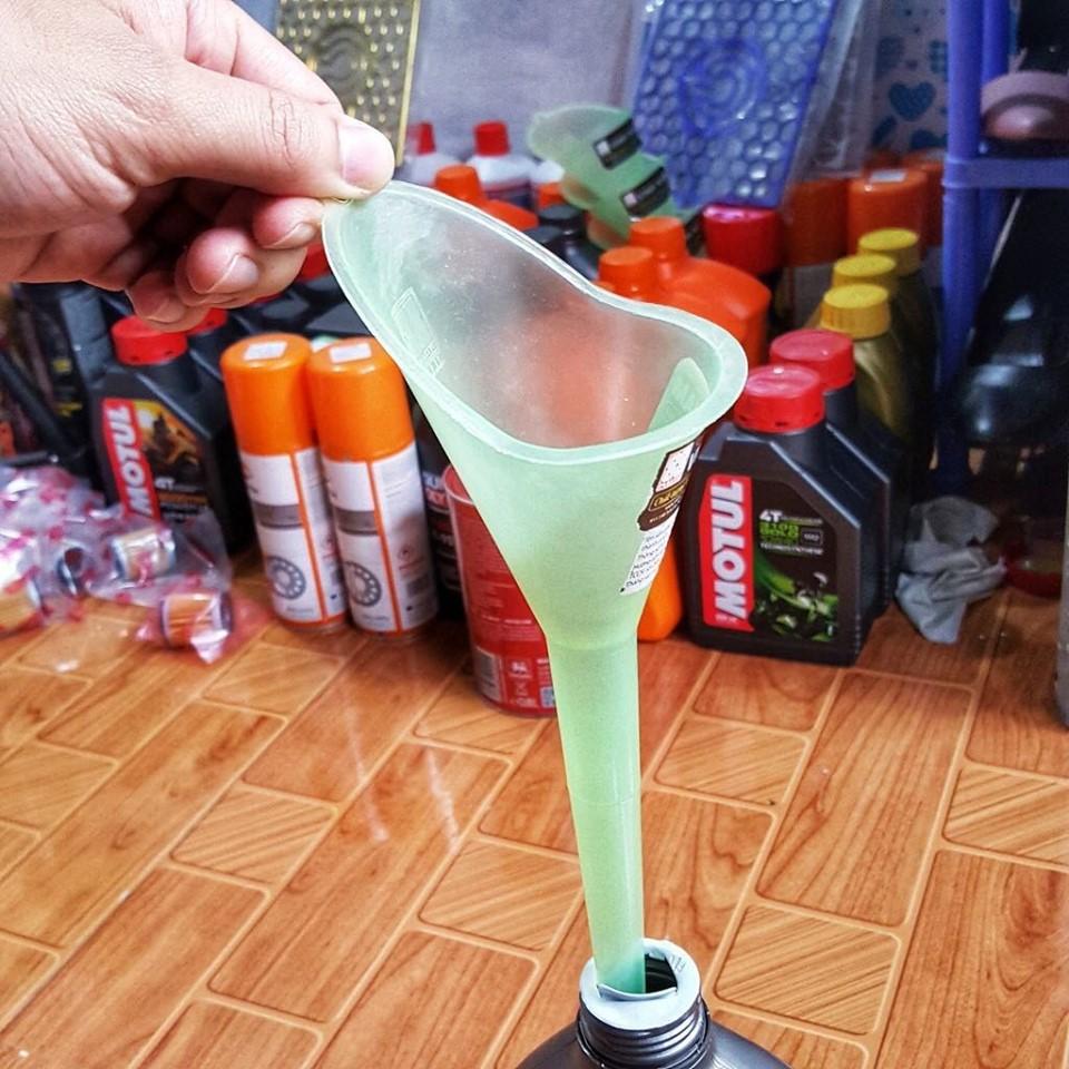 Phễu  rót nhớt