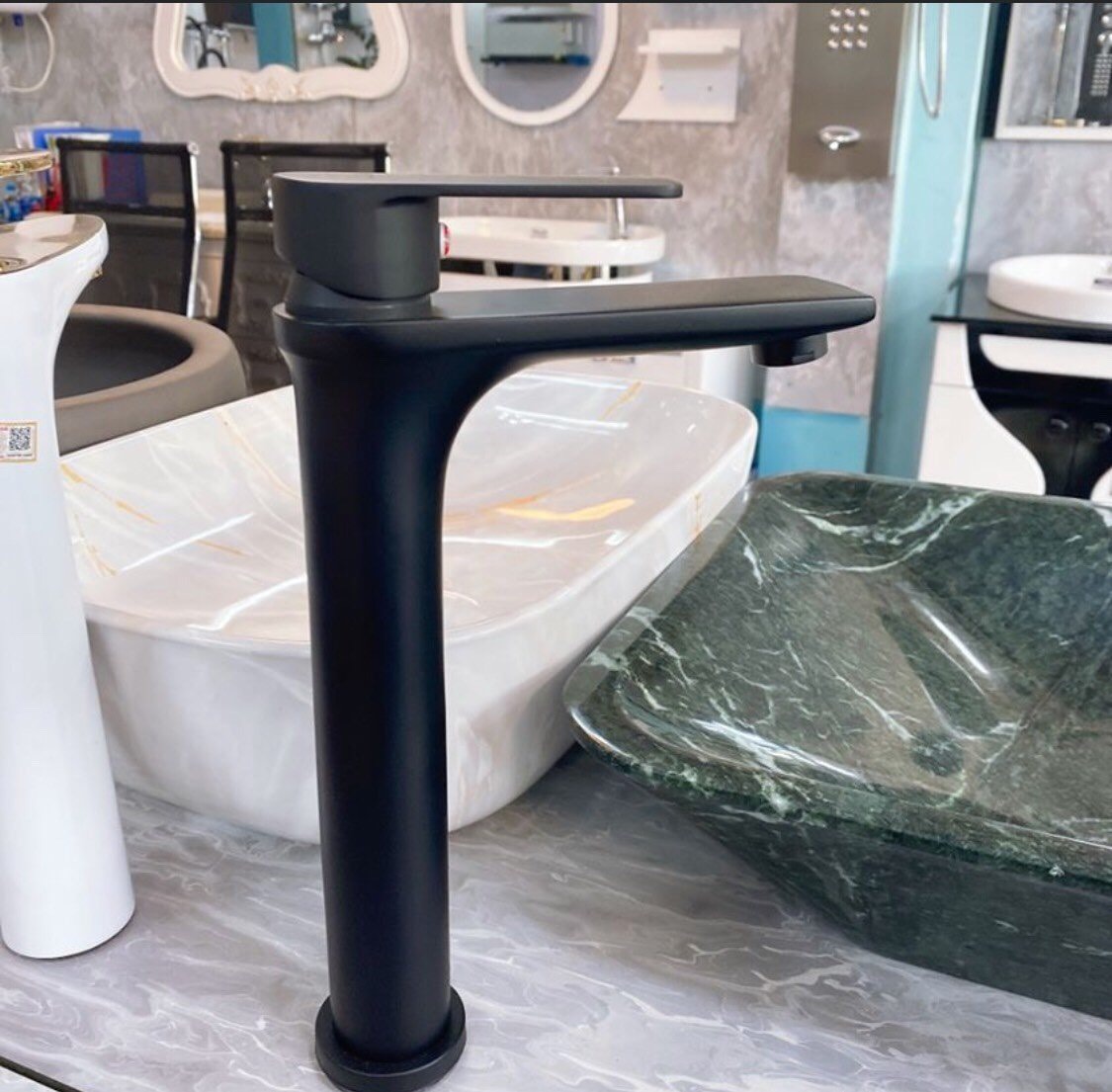 VÒI RỬA MẶT NANO ĐEN CAO 30CM THÂN TRÒN NÓNG LẠNH CAO CẤP