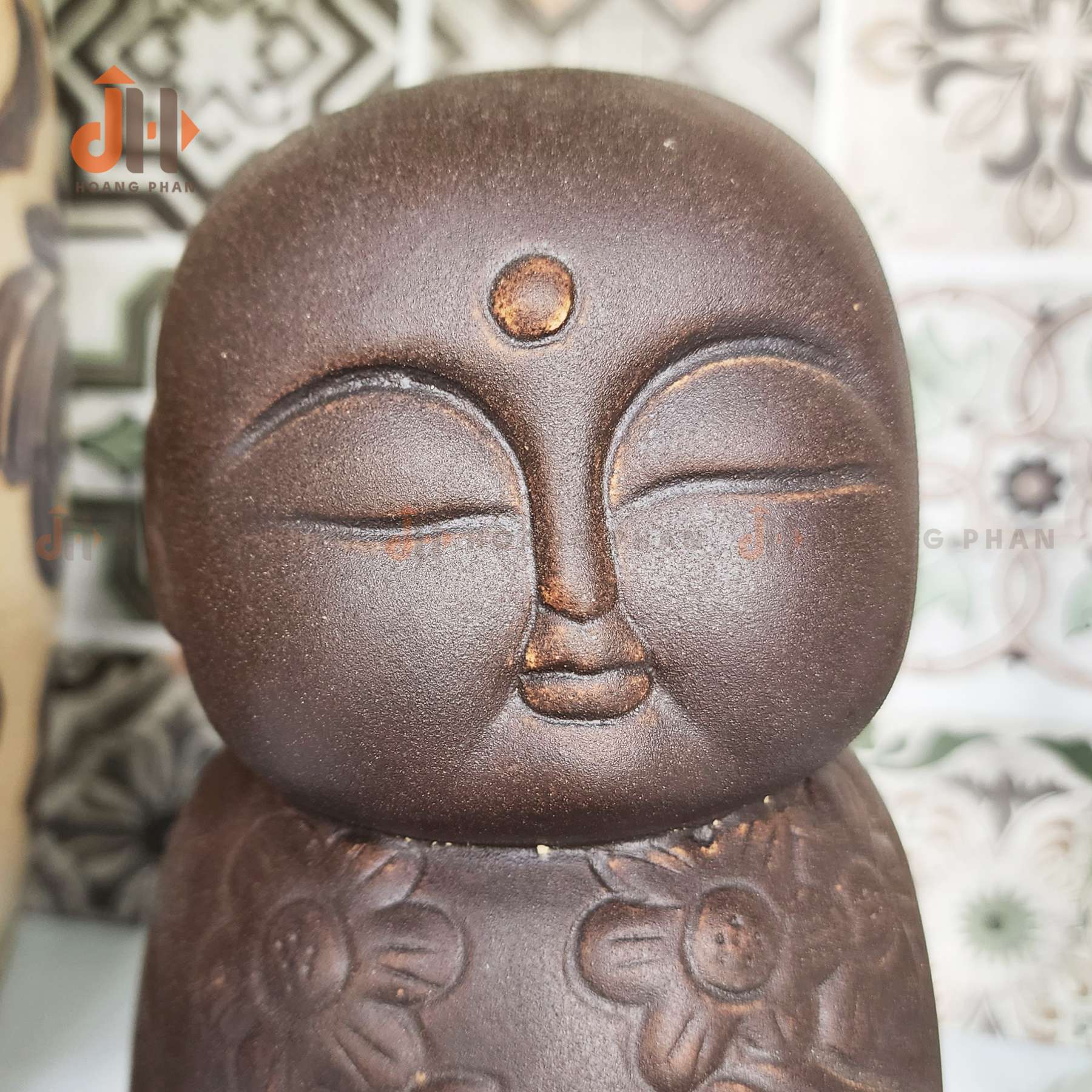 Tượng Sư Tiểu Ôm Hoa Hạt