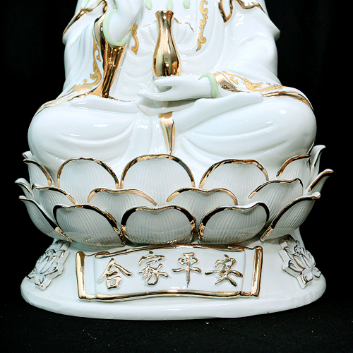 TƯỢNG QUAN ÂM NGỌC SỨ