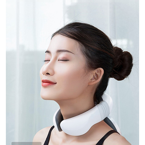 Máy Massage Cổ Nikio NK-130 - Sử Dụng Xung Điện Trị Liệu Kích Thích Cơ, Nhiệt Trị Nóng Sưởi Ấm Cơ, Cải Thiện Đau Mỏi Cổ, Vai, Gáy - Máy Có 4 Điện Cực Mát Xa Chuyên Sâu Tăng Tuần Hoàn Máu, Hỗ Trợ Cải Thiện Đau Mỏi Cổ, Vai, Gáy - Điều Khiển Remote Tiện Lợi