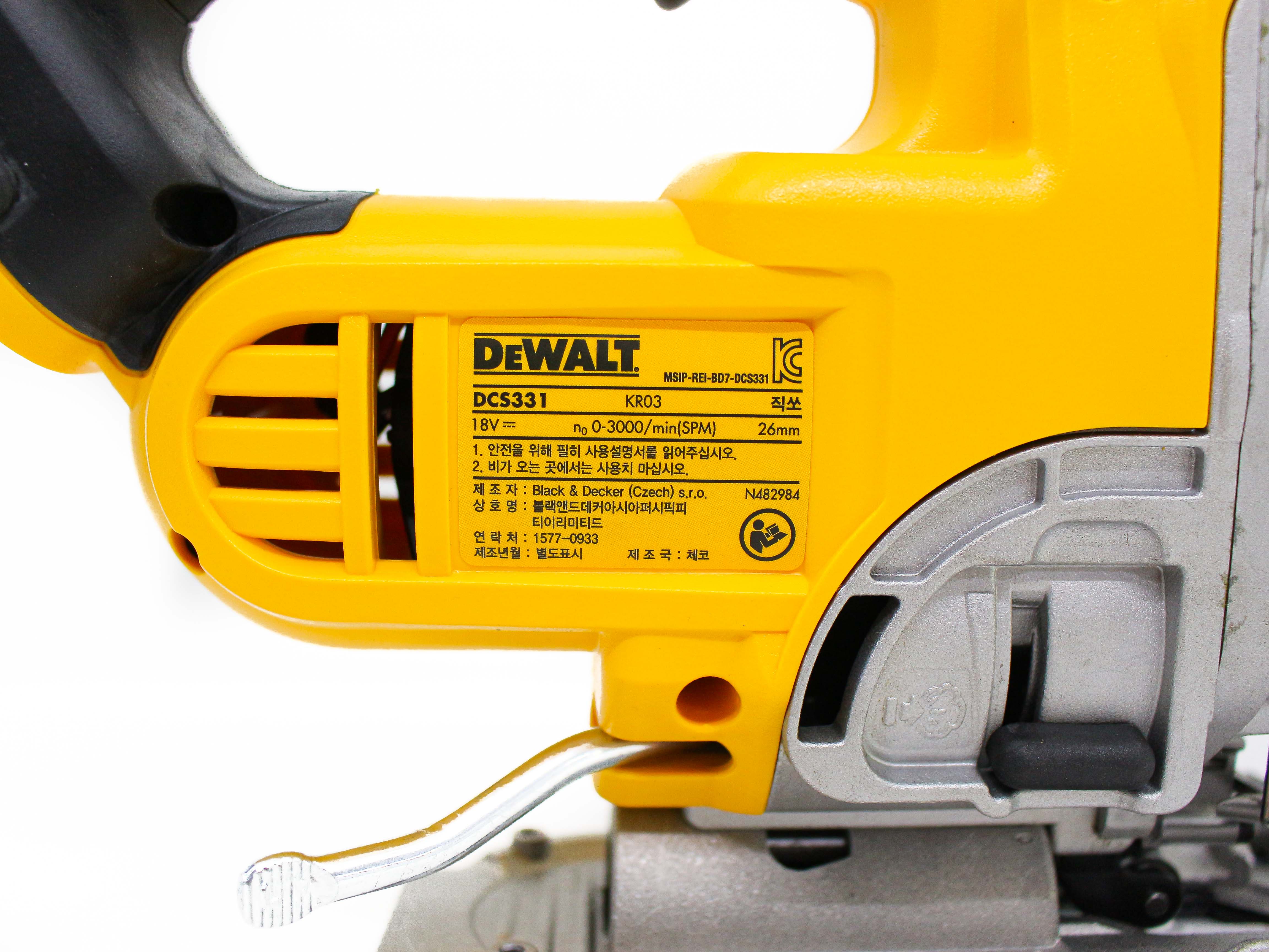 Máy cưa cầm tay 18V DeWalt DCS331N-KR