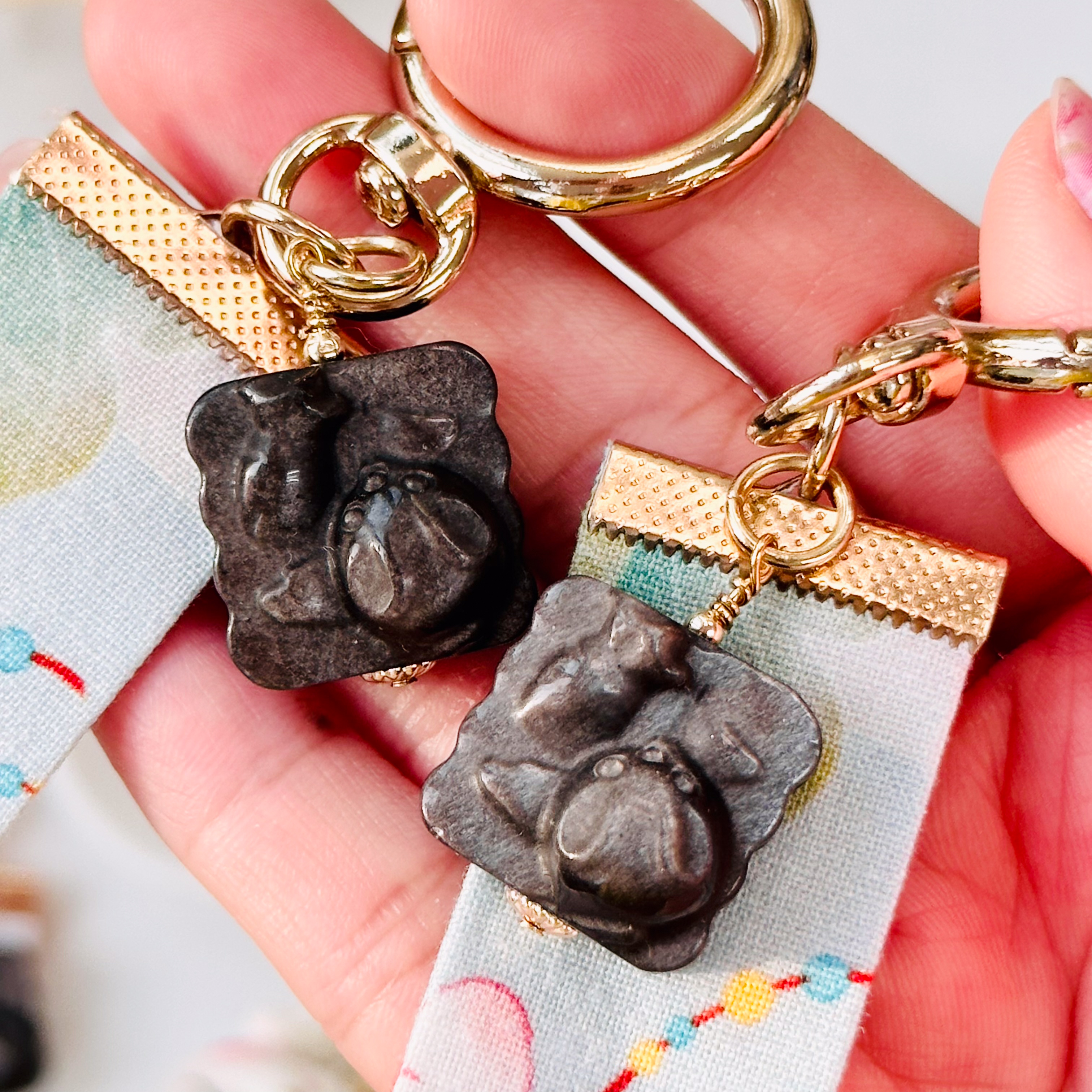 CRZ Fabchain - Phụ Kiện - Silver Obsidian Bunny Biscuit - Móc Khóa Kèm 1 Viên Đá Obsidian Hình Bunny Biscuit