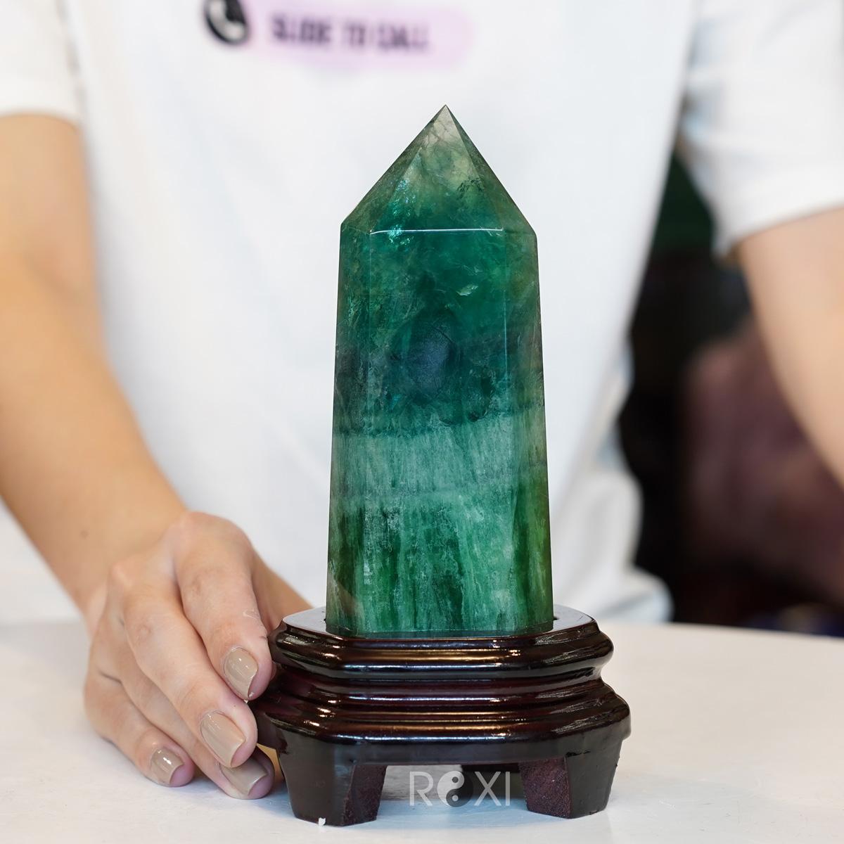 Trụ đá Fluorit xanh 0,78kg - 19cm
