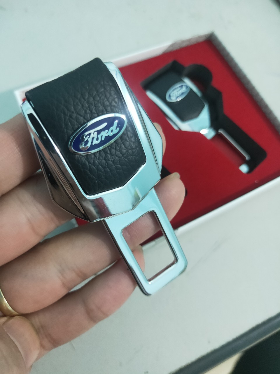 Bộ 2 Chốt ngắt tiếng kêu, chốt cài Khóa dây an toàn Ô tô FORD