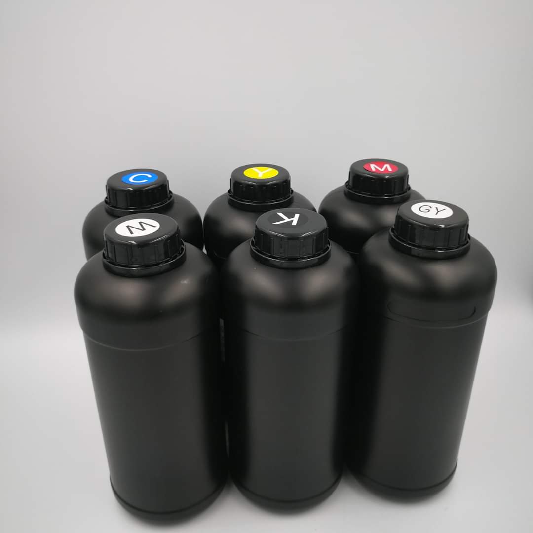 Mực in UV màu trắng (W), hàng nhập khẩu, ứng dụng in quảng cáo tương thích trên mọi chất liệu (nhựa, gỗ, thủy tinh, mica), dung tích chai 1 lít cho đầu in Epson I3200 DX5.