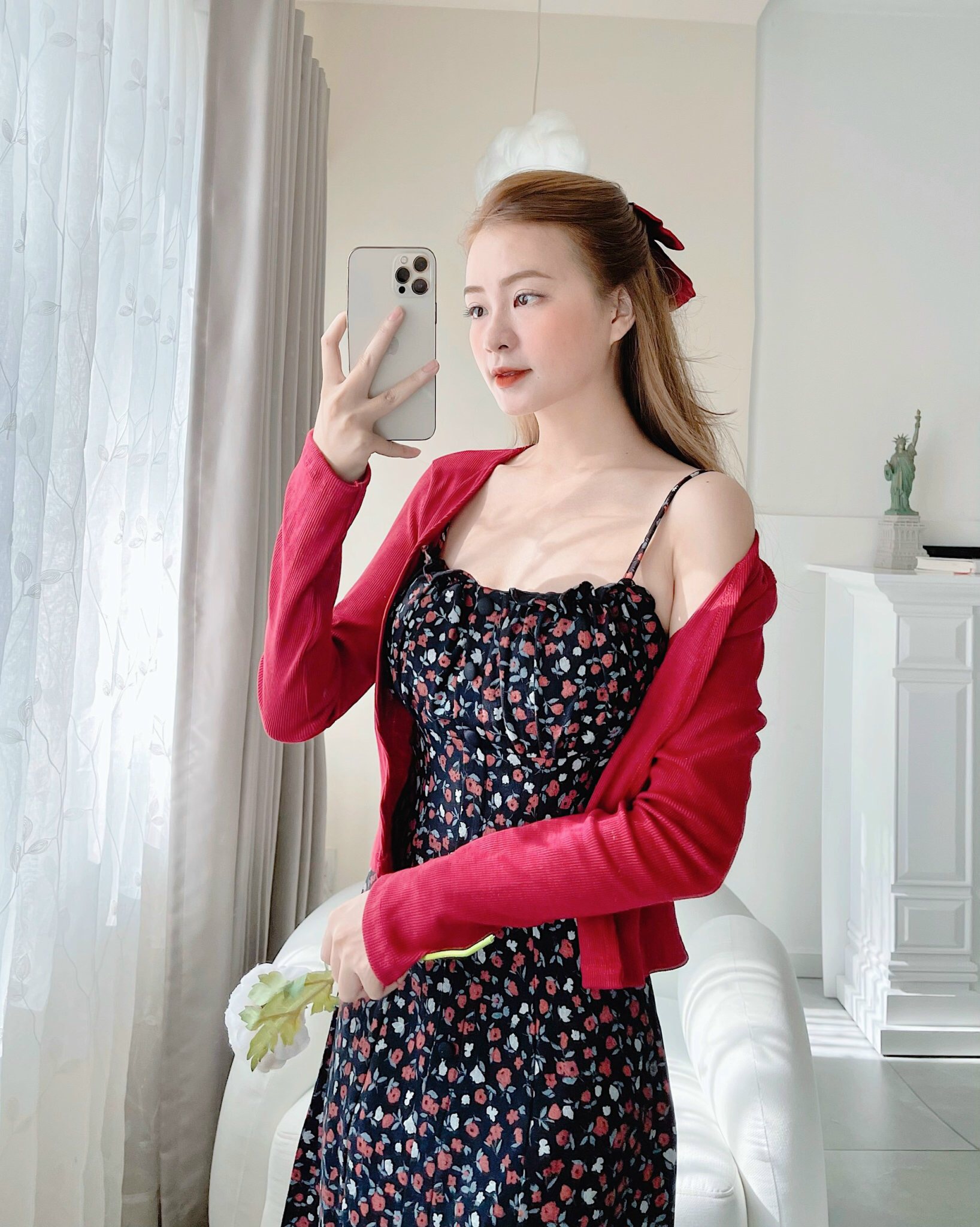 Set đầm 2 dây hoa nhí vai nơ kèm áo khoác cardigan đỏ