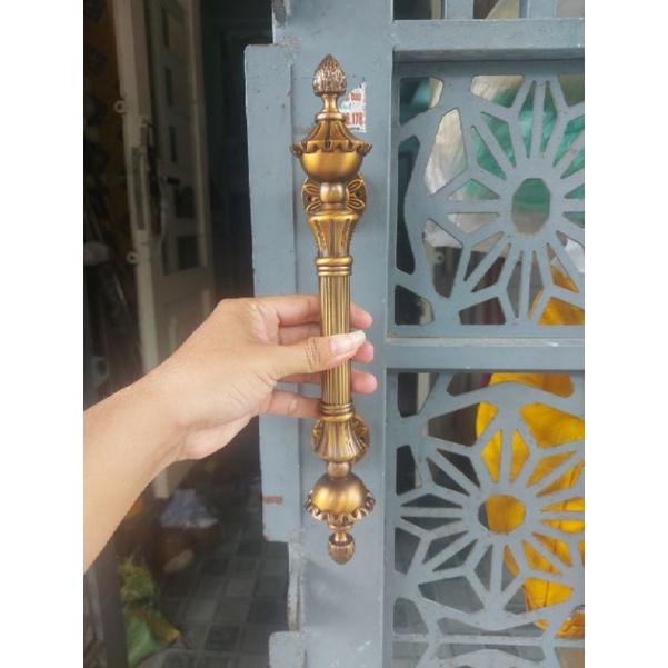 Tay nắm cửa gỗ phong cách cổ điển