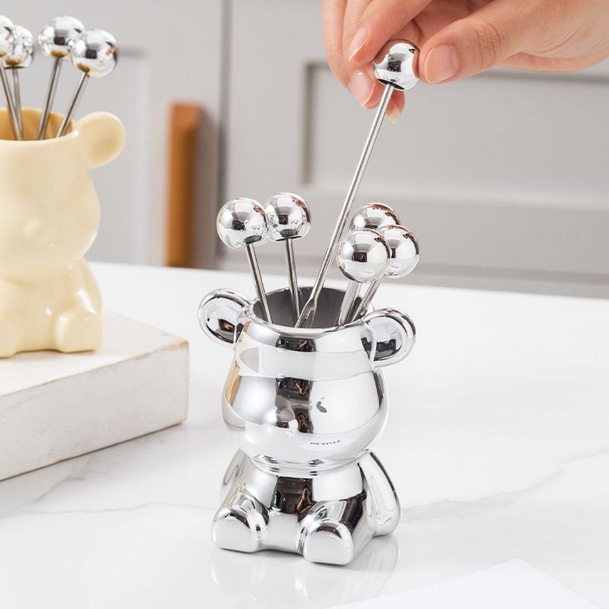 Set 6 Que Xiên Hoa Quả Kèm Cốc Đựng Hình Gấu Sáng Bóng