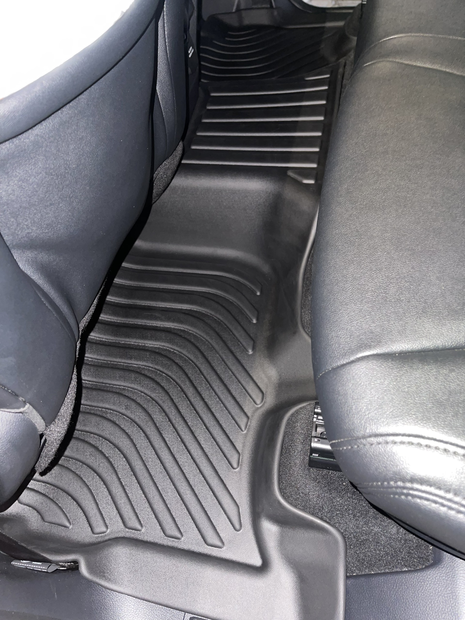 Thảm lót sàn xe ô tô Ford Everest 2015-2021 Nhãn hiệu Macsim chất liệu nhựa TPE cao cấp màu đen