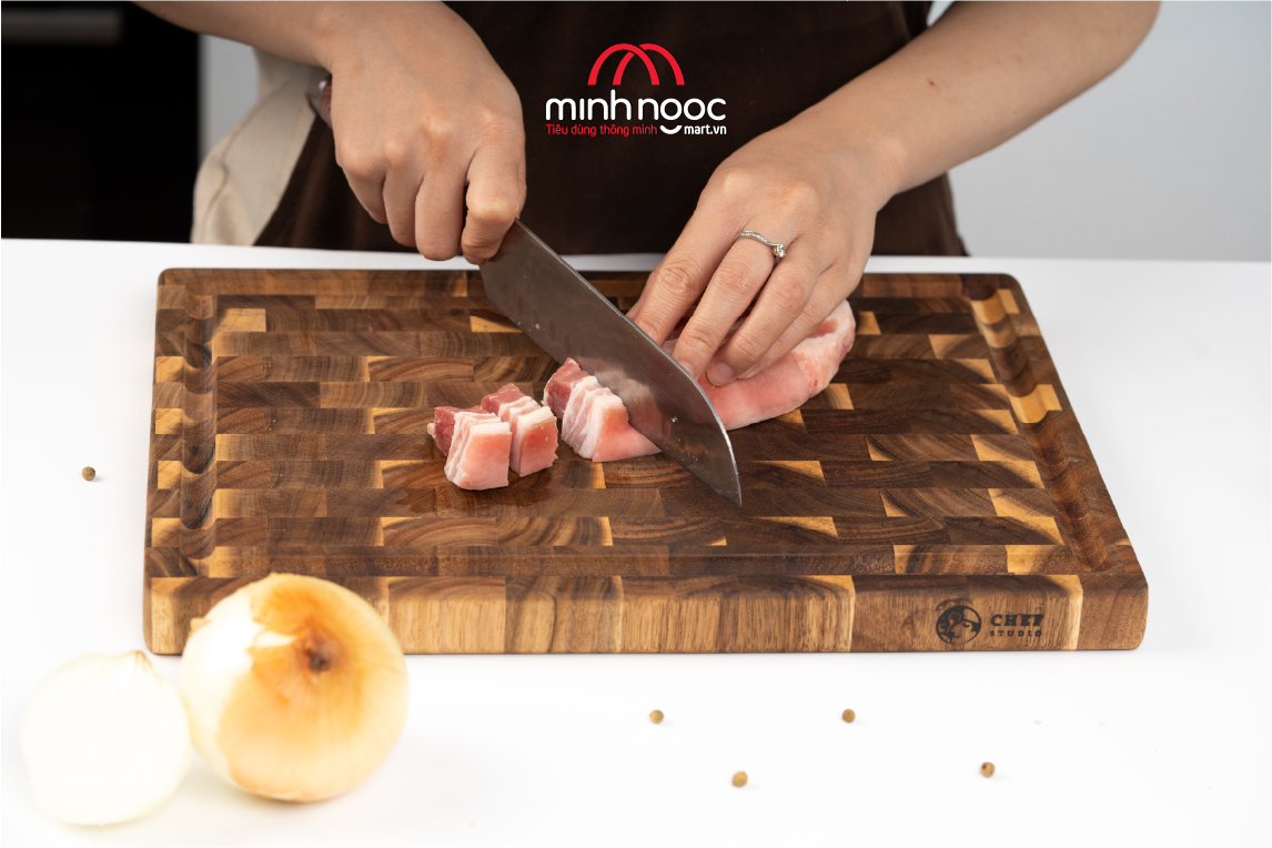 Thớt gỗ keo Chef Studio chữ nhật size 25 x 35 x 2.5cm, Dùng bằm, thái, trưng bày thực phẩm