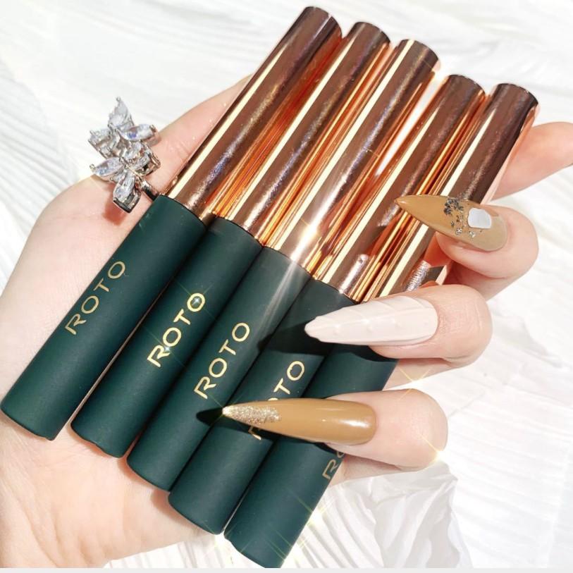 Chuốt cong mi rõ nét Roto Brush Out Natural Eyelash