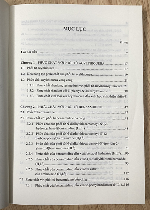Phức chất với phối tử Thiourea vòng càng