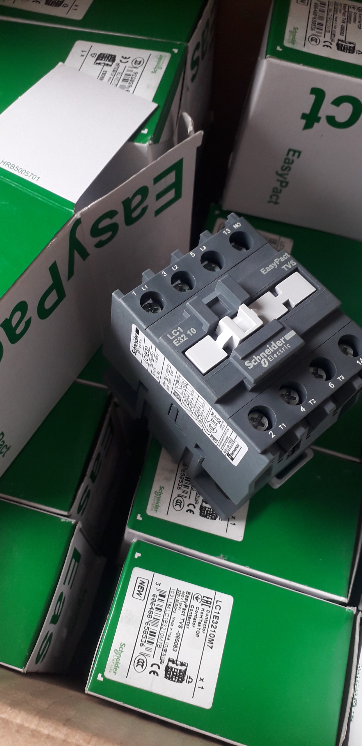 Khởi động từ LC1E3210 Schneider 3P-32A, 15kW coil 220V 50/60Hz | Hàng Chính hãng |