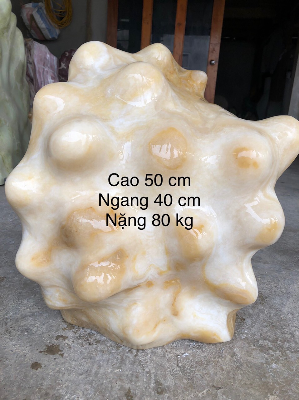 Đá trắng trấn trạch cao 50 cm nặng 80 kg cho mệnh Thuỷ và Kim