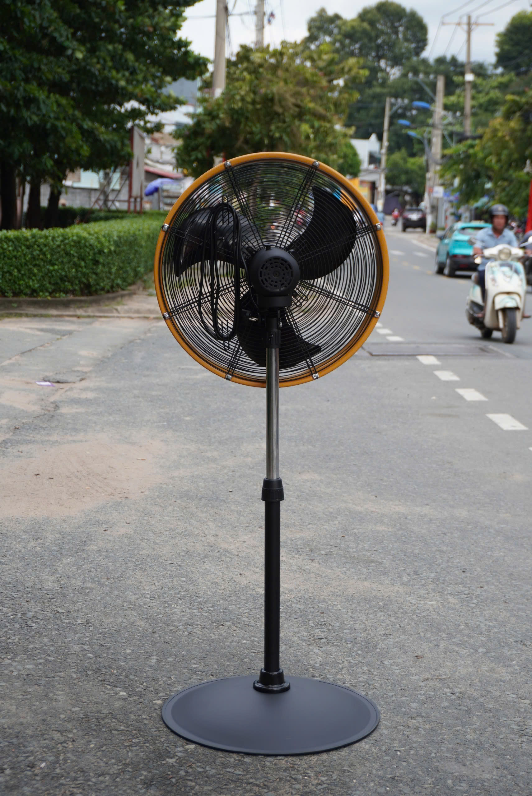 Quạt đứng công nghiệp Caterpillar HVOSF-20S 20inch Làm mát hiệu quả cho xưởng sản xuất, nhà kho - Hàng chính hãng