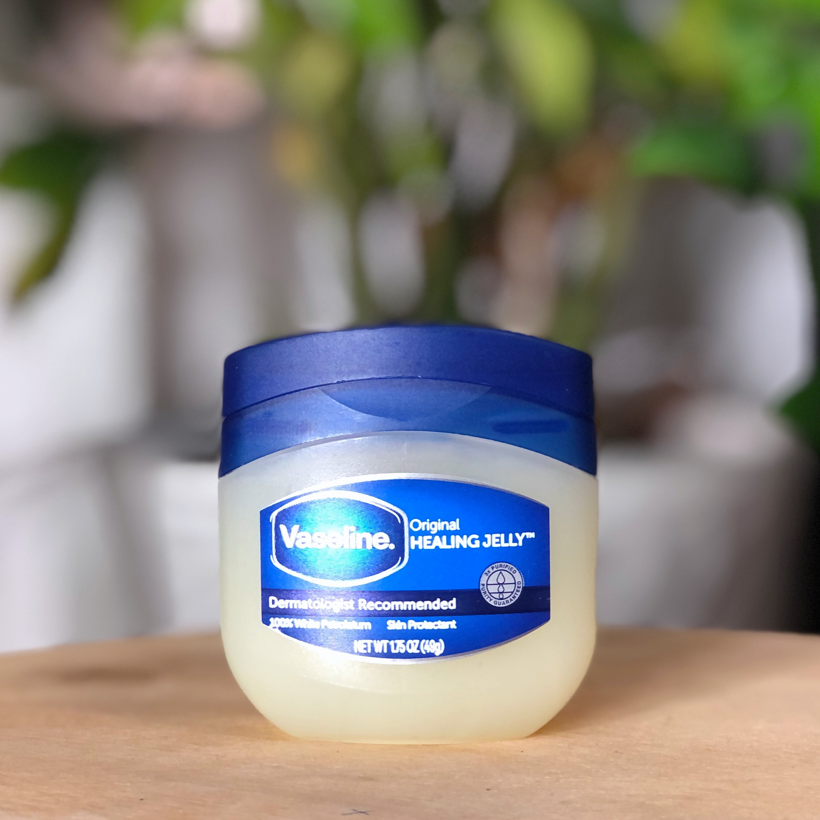 Sáp Dưỡng VASELINE Đa Năng 100% PURE PETROLEUM JELLY 49G