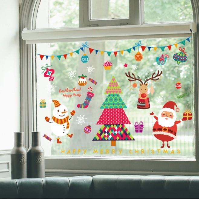 Decal trang trí noel ông già noel và người tuyết bên cây thông sắc màu