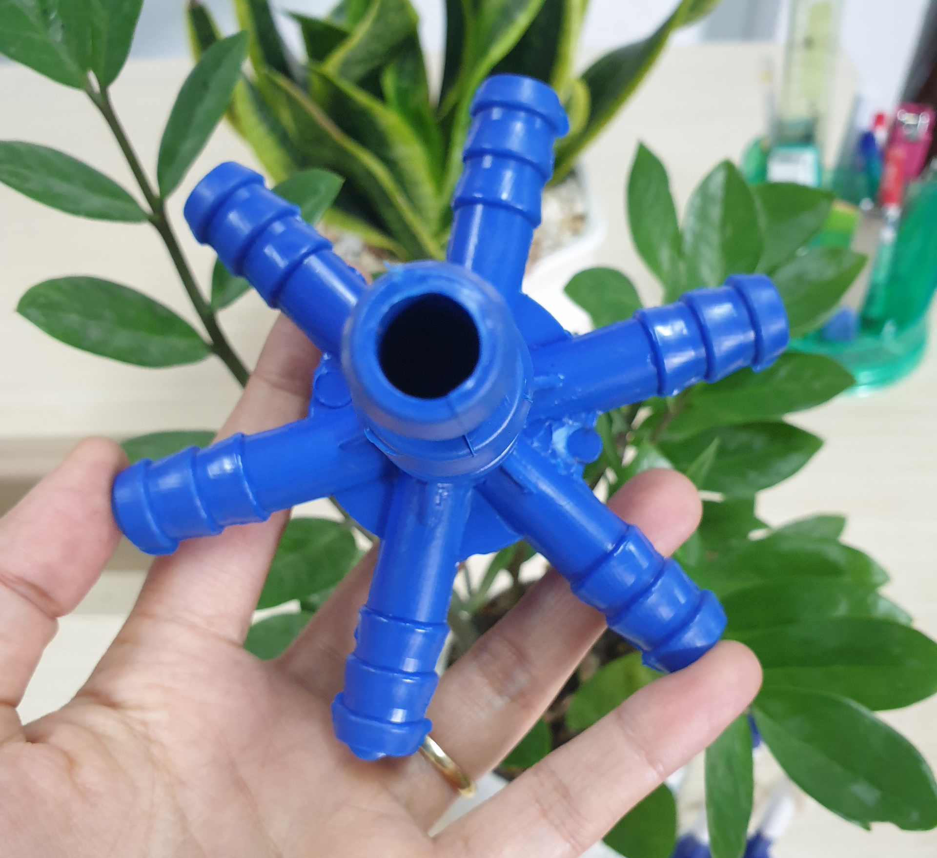 Giá chia hoa mai 6 nhánh ống nối 21mm + 2m ống nano tube đen