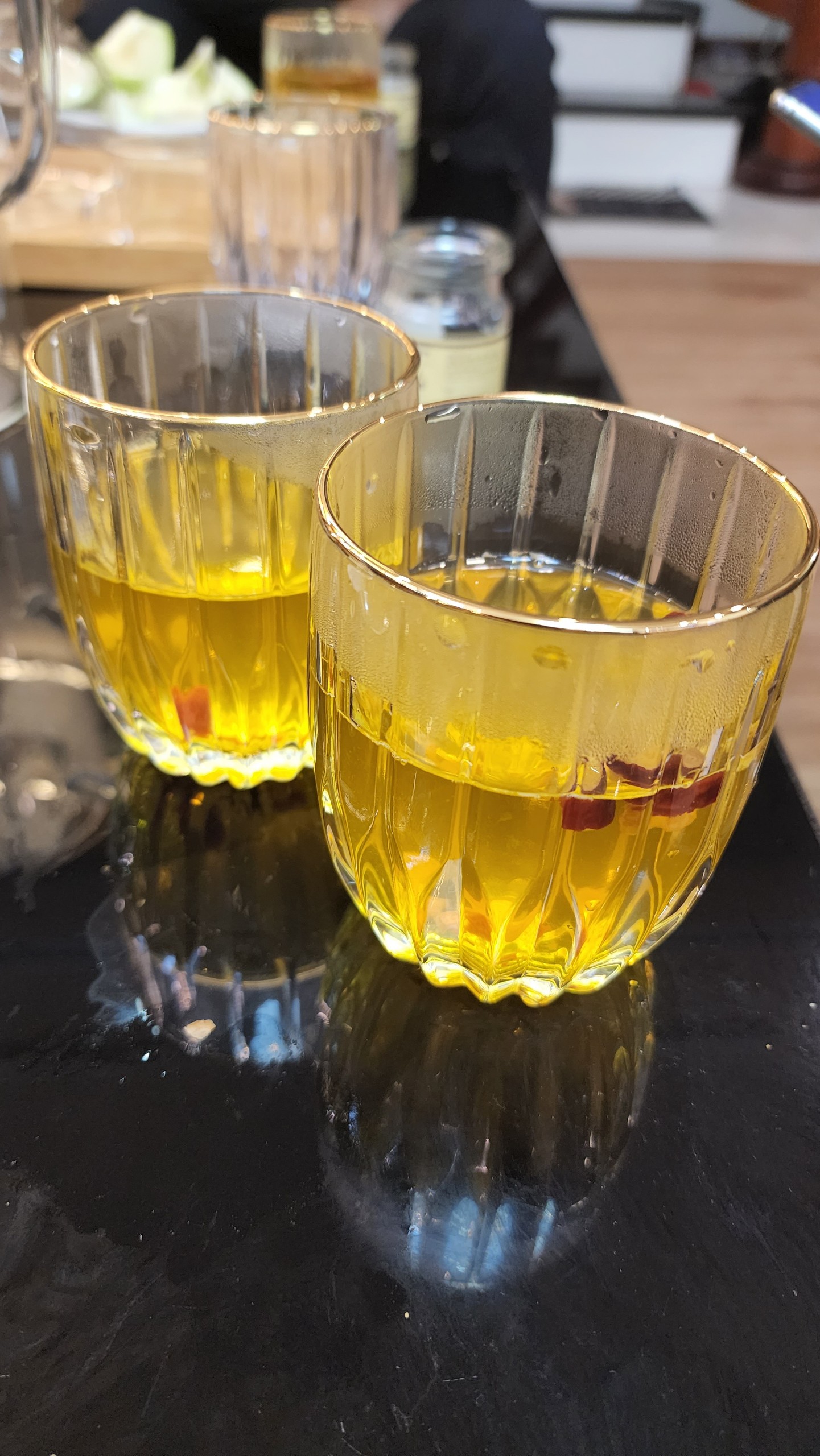 Mật ong saffron đông trùng hạ thảo táo đỏ kỉ tử sữa ong chúa 280ml