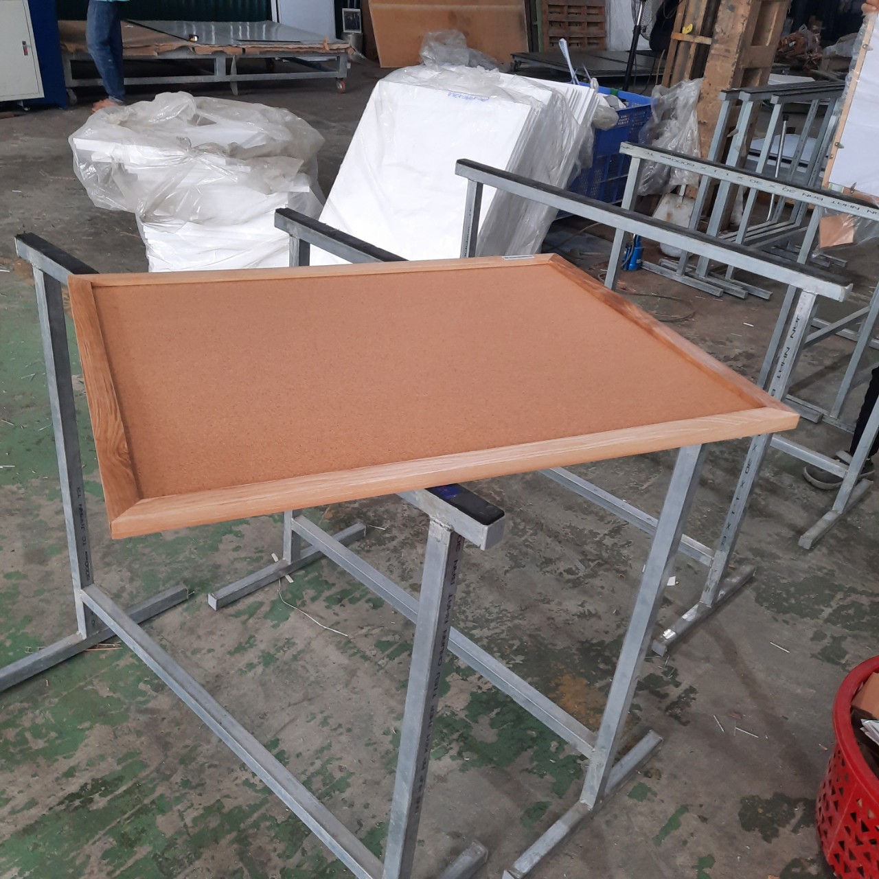 Bảng ghim bần khung gỗ , KT: 60x80cm