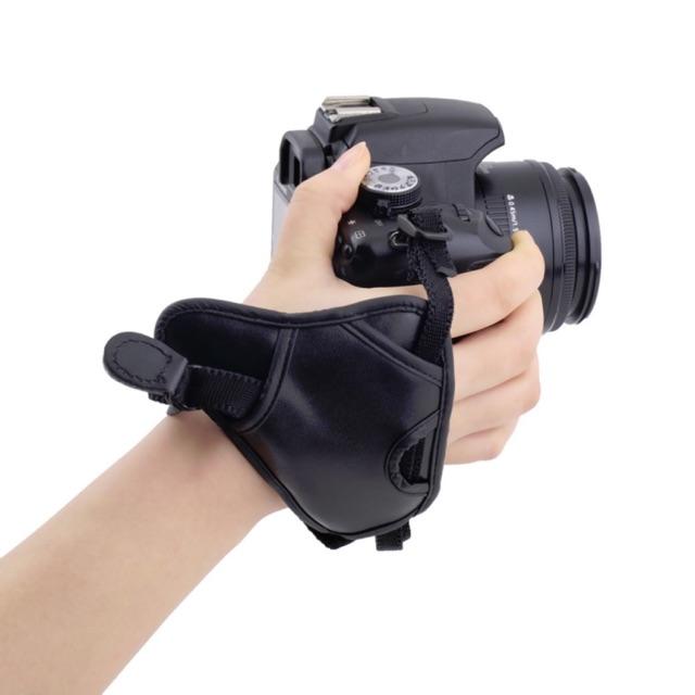 Dây đeo cổ tay máy ảnh tam giác
