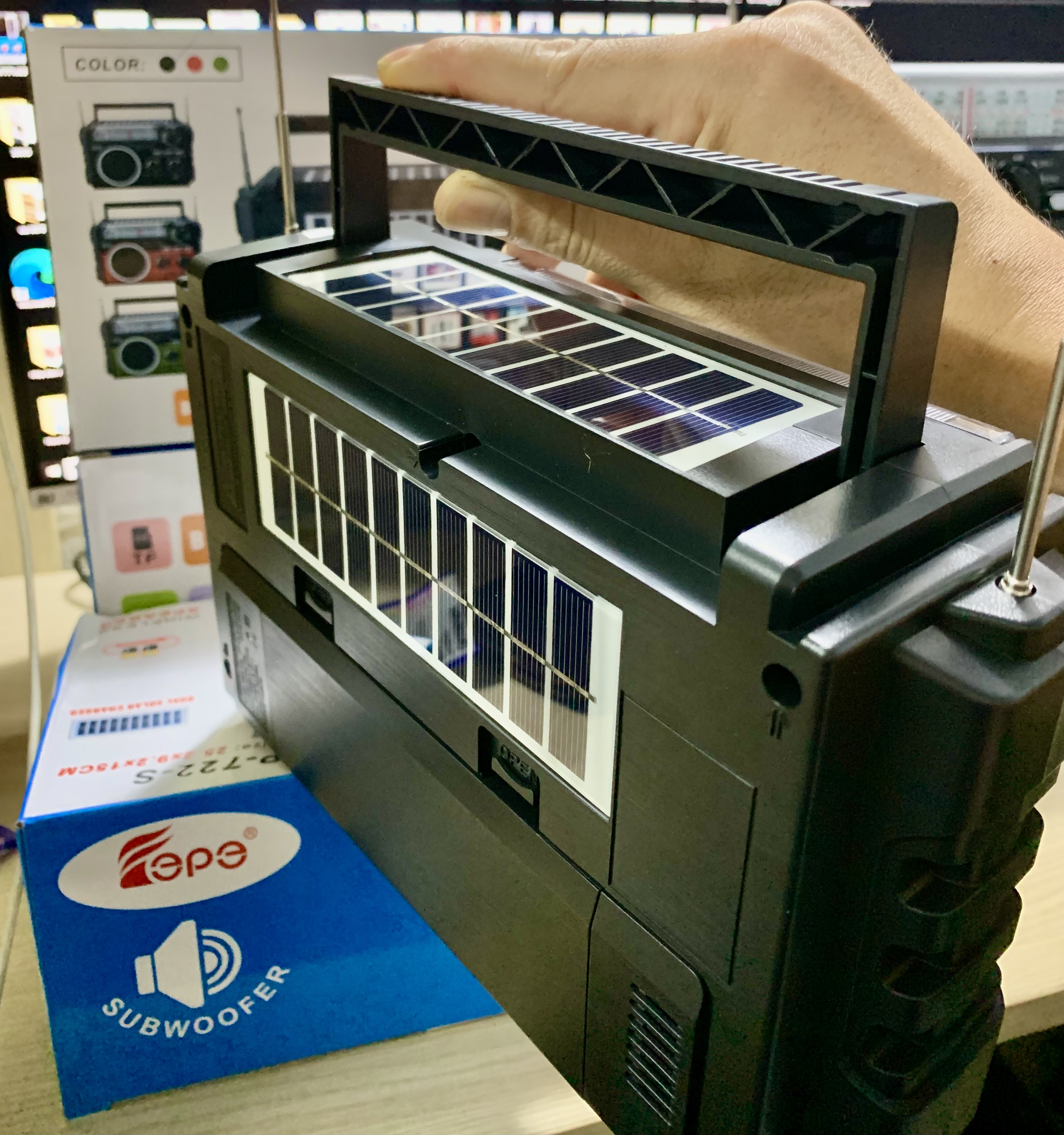 Đài FM Radio Nghe Nhạc FEPE FP-722-S Bluetooth-Sạc Năng Lượng Mặt Trời,Thiết Kế Cổ Điển Sang Trọng ,2 Ăn-Ten Bắt Sóng Mạnh Hỗ Trợ USB và Thẻ Nhớ- Hàng Chính Hãng