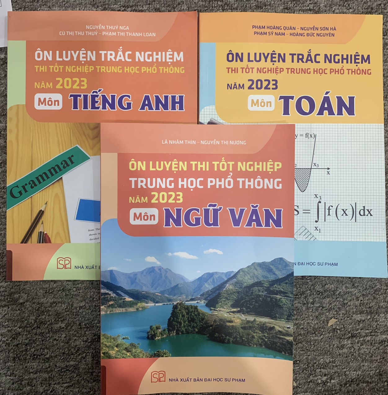 Combo Ôn Luyện Thi Tốt Nghiệp Trung Học Phổ Thông Năm 2023 ( Toán, Ngữ văn, Tiếng anh )