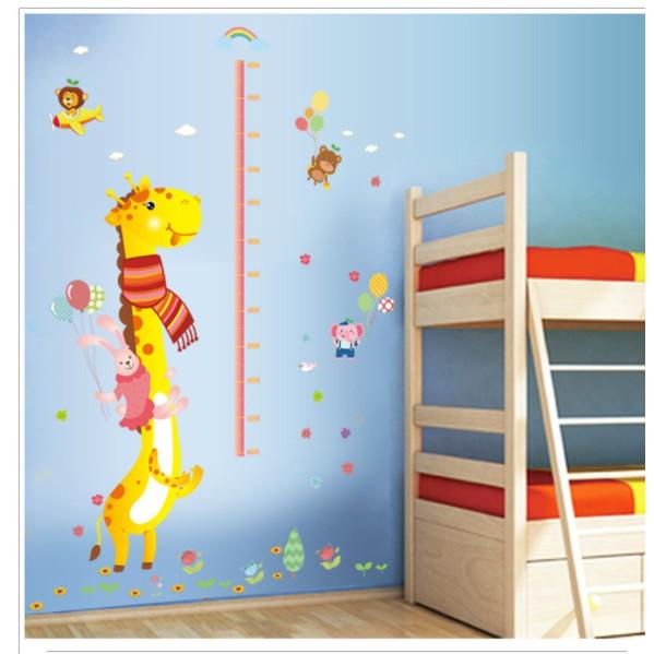 Decal dán tường thước đo hươu cao cổ và thỏ