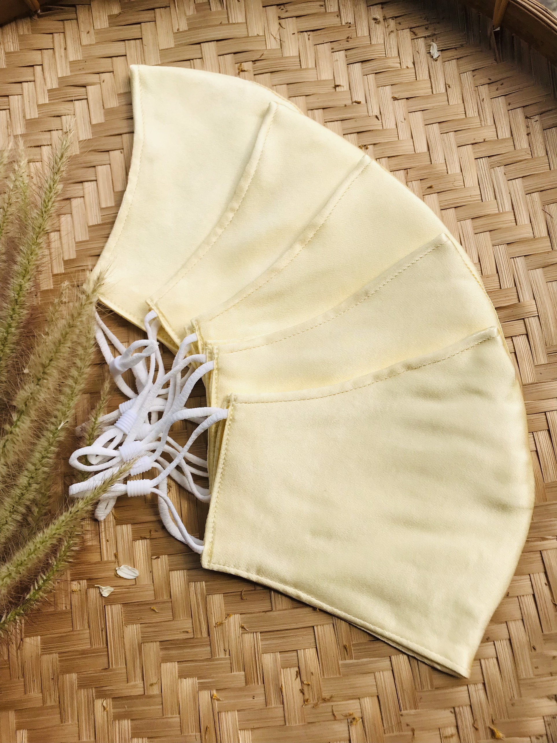 Mulberry silk facemask- Khẩu trang lụa tơ tằm tự nhiên 3 lớp unisex, gồm 2 lớp vải lụa tơ tằm + 01 lớp bông tơ tằm