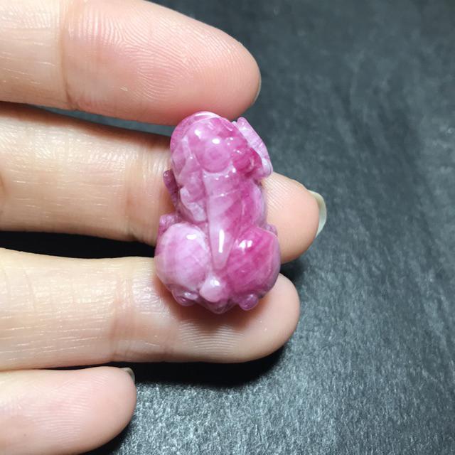 Tỳ hưu đá ruby bọc bạc tặng kèm dây đeo