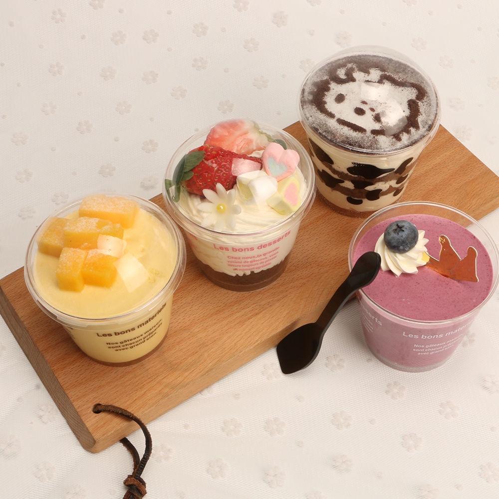 Ly Bánh Tiramisu Mousse SET 10 Cốc Panna Cotta Sữa Chua Bằng Mica Trong Có Nắp in Chữ LES BONS