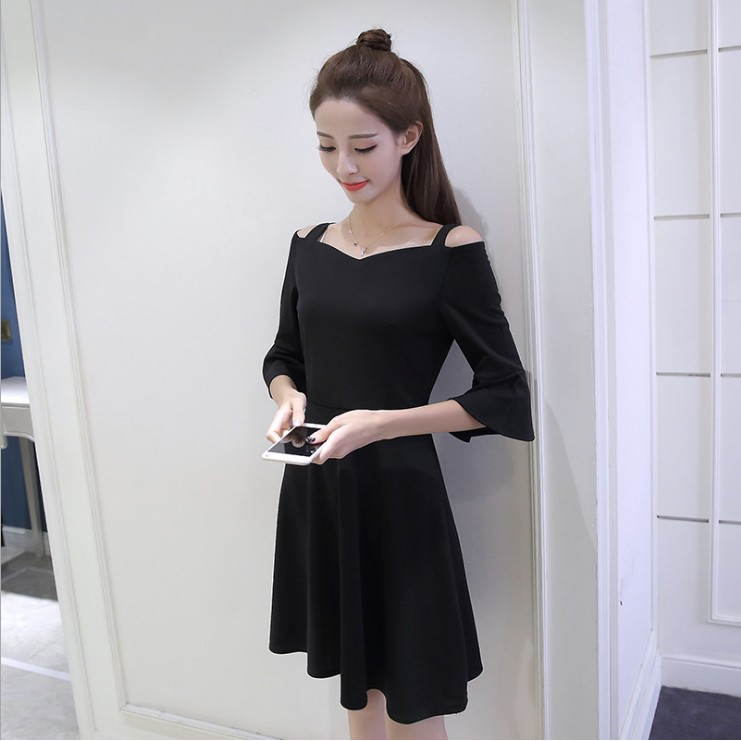 Đầm nữ đen trơn hai dây bẹt vai tay loa nữ tính phong cách Hàn Quốc