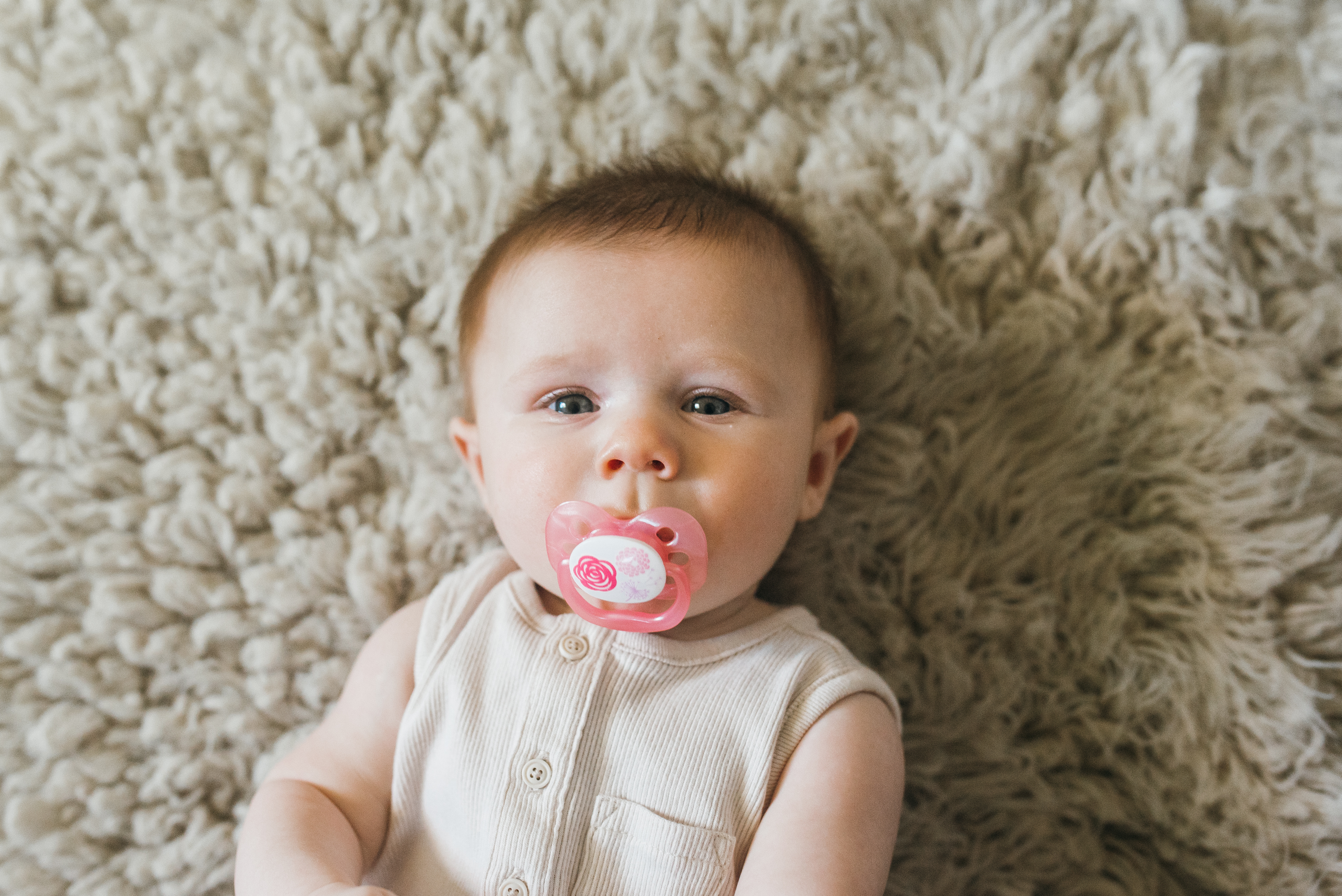 Bộ quà tặng gồm 3 bình sữa cổ rộng , 1 ty ngậm 0-6m+ và 1 cọ bình sữa